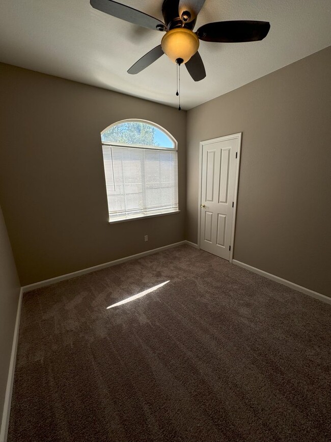 Building Photo - 4904 Brittany Ct