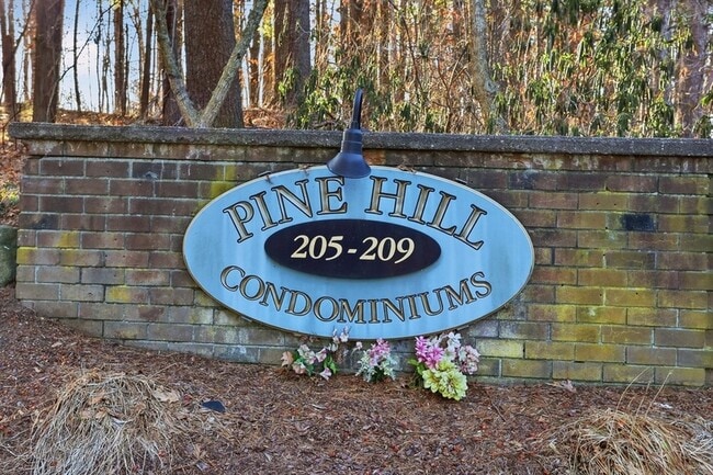 Building Photo - 209 Great Rd