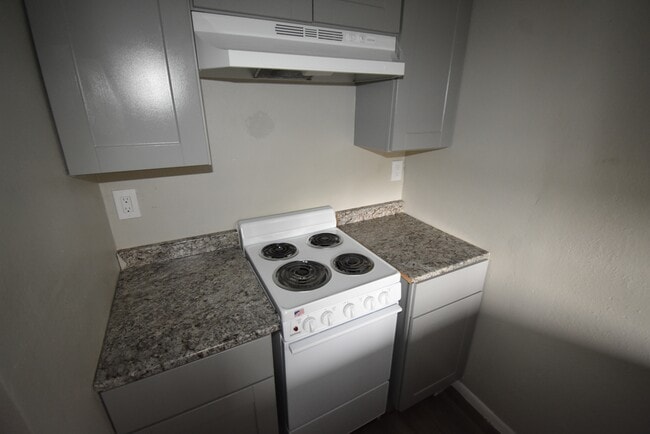 Building Photo - 152 E 21st St