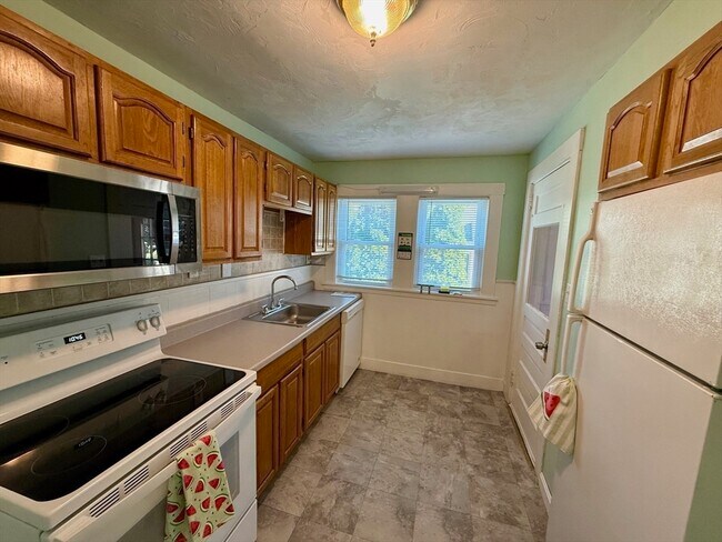 Building Photo - 104 S Main St