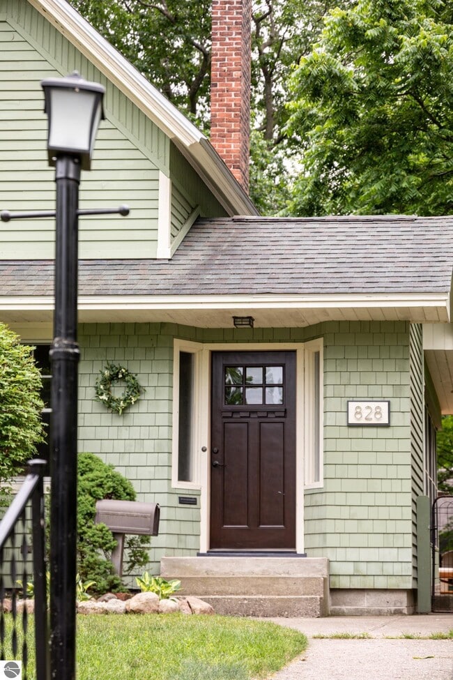 Building Photo - 828 Washington St