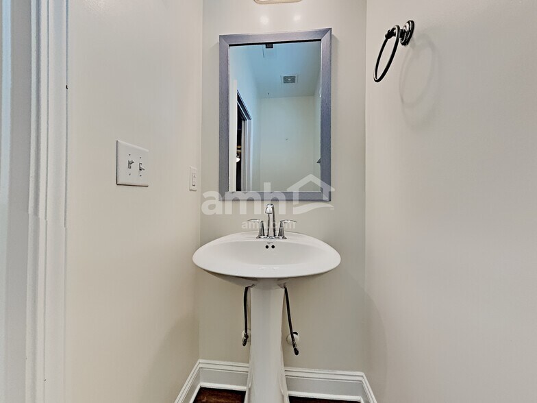 Building Photo - 117 Cobblestone Dr