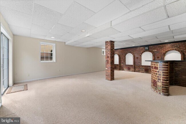 Building Photo - 9 Snug Hill Ct