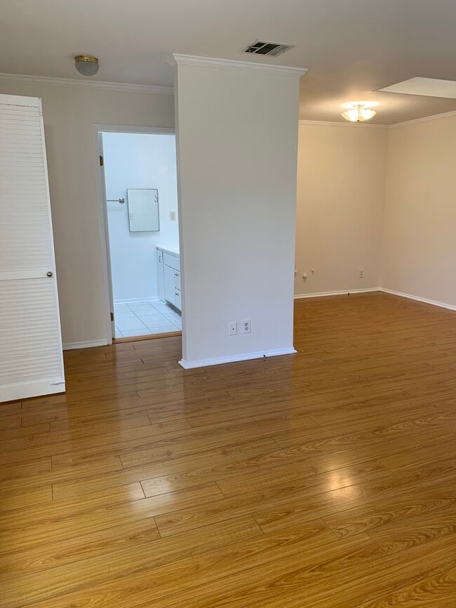 Building Photo - 10760 Russett Ave