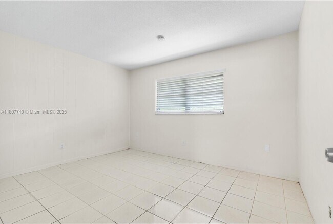 Building Photo - 5833 Taylor St