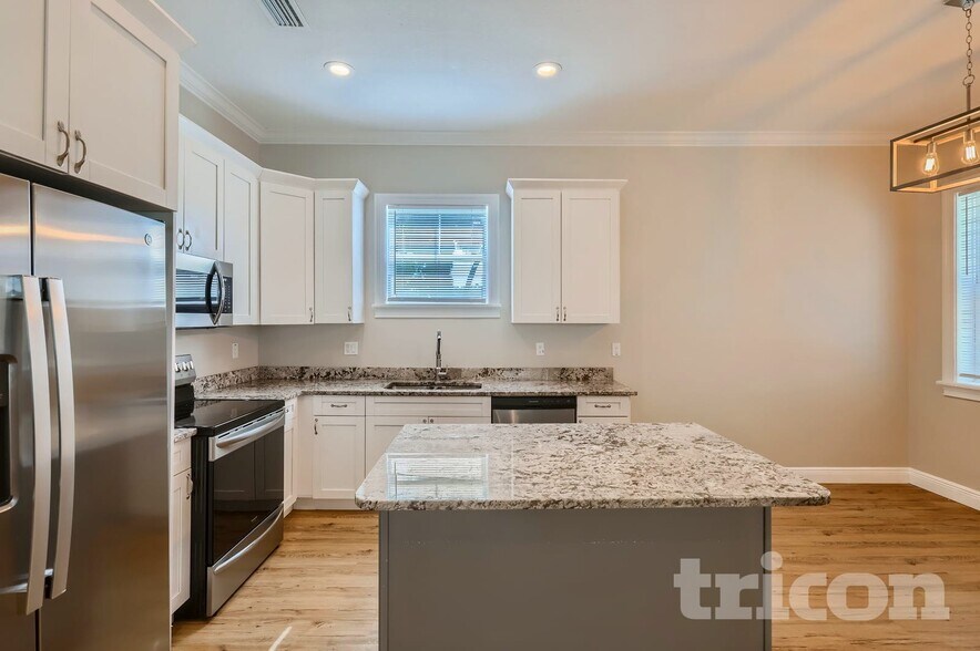 Building Photo - 7703 N Huntley Ave