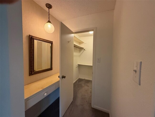 Building Photo - 6917 Scenic Brook Dr