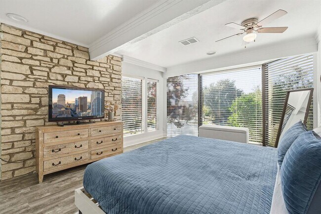 Building Photo - 112 World of Tennis Sq