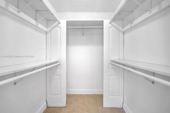 Building Photo - 13340 NW 8th Ct