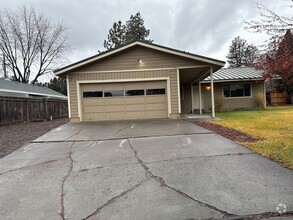 Building Photo - NE 3 Bdrm, 2 Bath House, All Appliances, W...