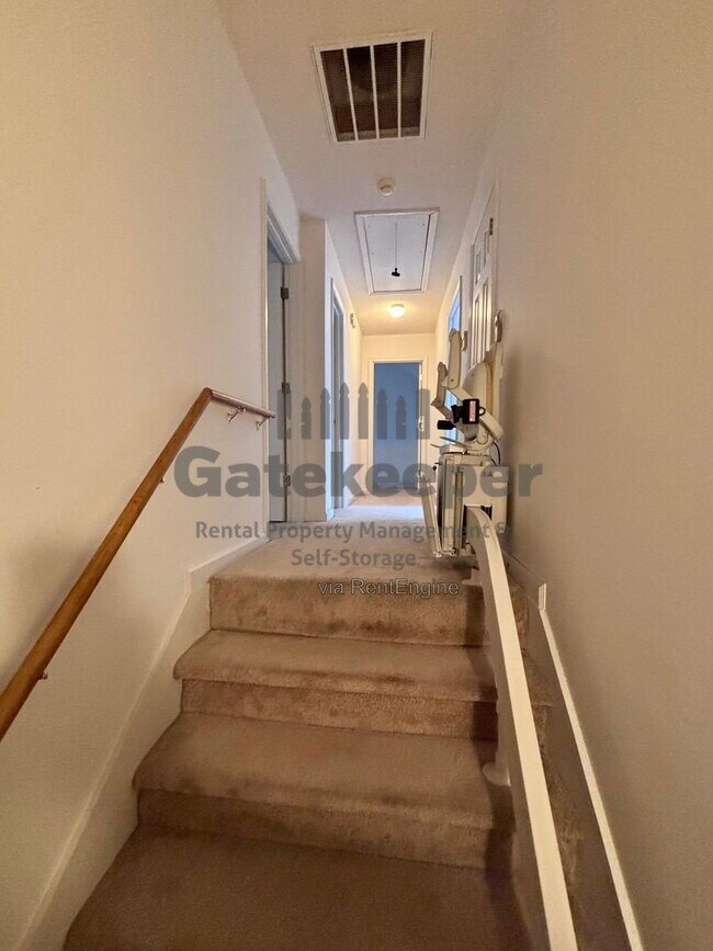 Building Photo - 644 N Fairfield Dr