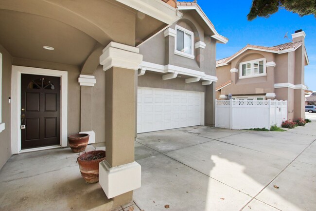 Building Photo - Beautiful Torrance Home - Detached Back Ho...