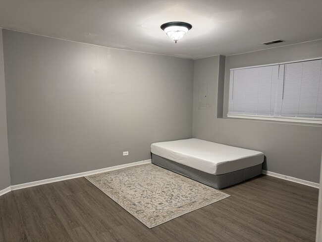 Building Photo - 3367 Ravinia Cir