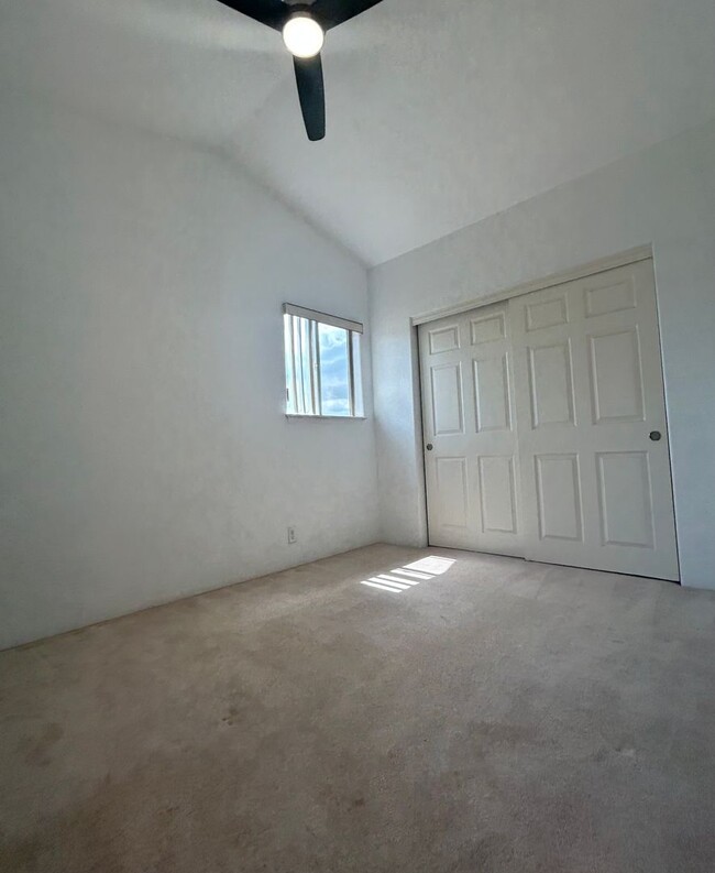 Building Photo - Beautiful & Spacious 5-Bedroom, 4-Bath Sin...