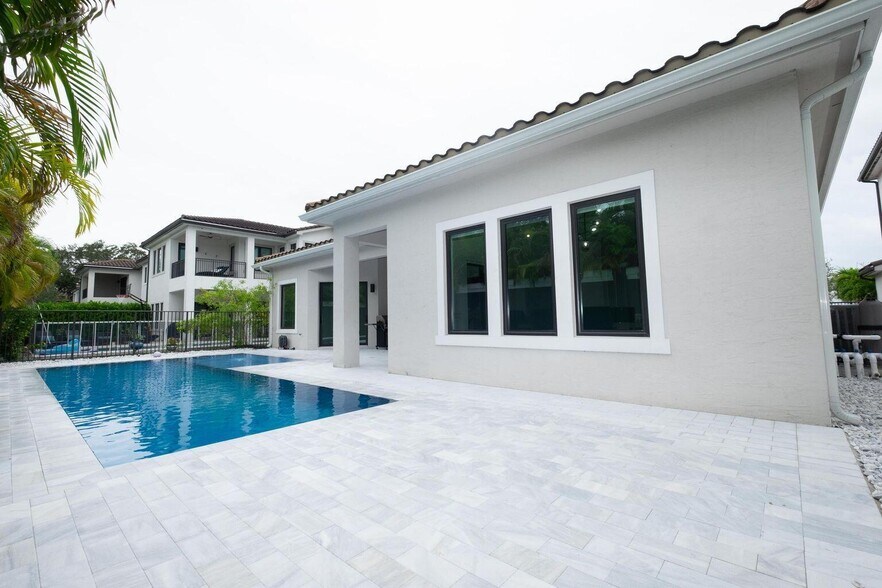 Building Photo - 5663 Brookfield Cir W