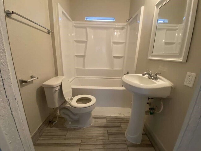 Building Photo - 8213 E Erath St