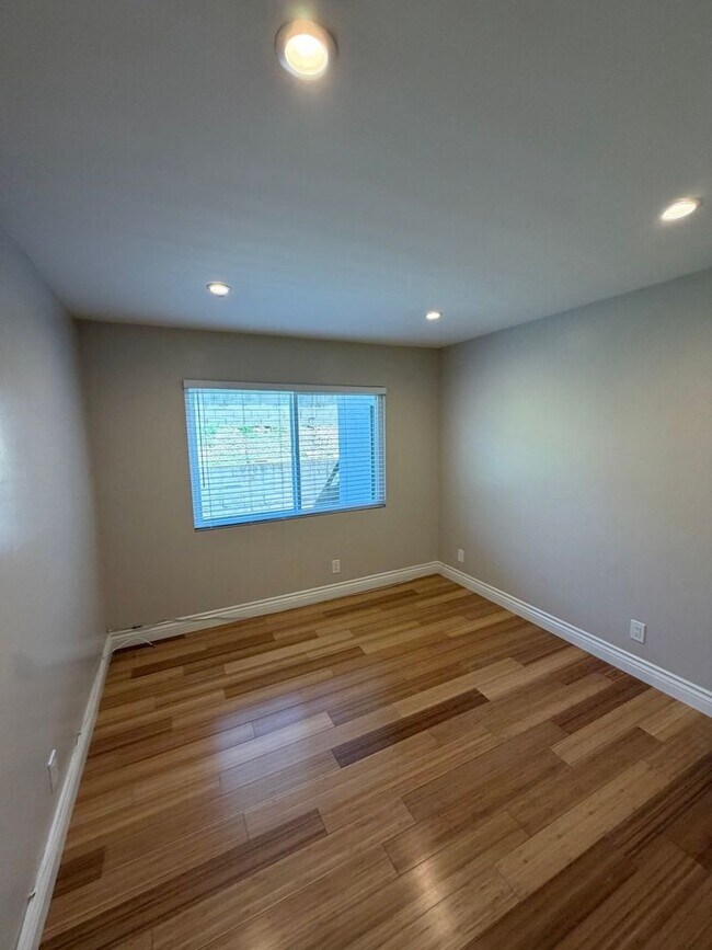 Building Photo - Beautiful 3 Bedroom Home in Avocado Heights