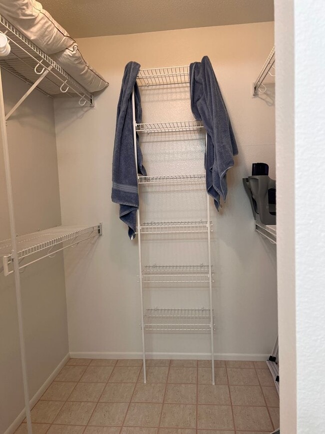 Building Photo - 2bd/2ba Townhome