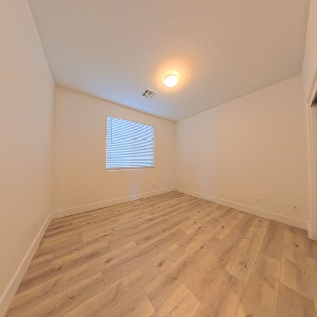 Building Photo - Exceptional Dual Master Residence with Modern Upgrades