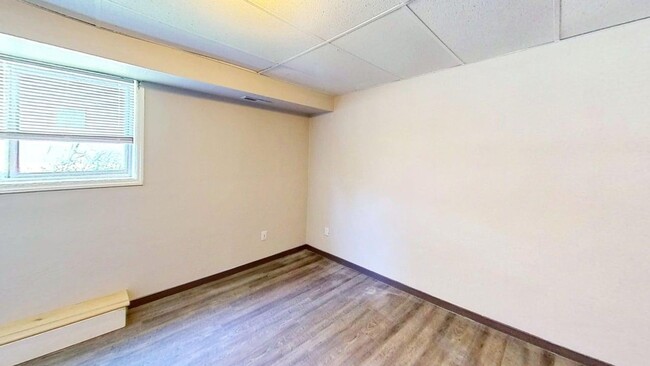 Building Photo - 6 Bedroom Home for Rent