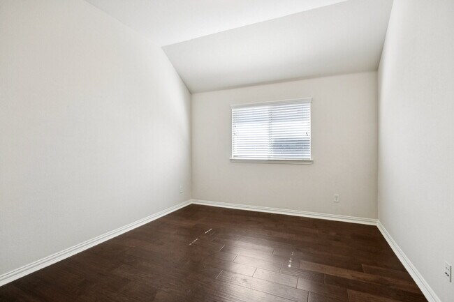 Building Photo - 2317 Houston Dr