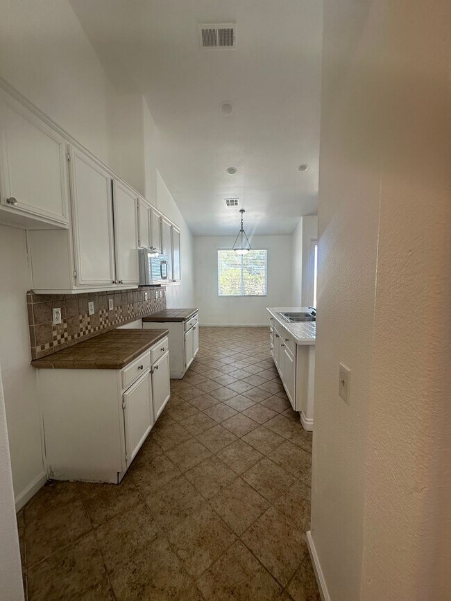 Building Photo - Spacious 4-Bedroom Home with Office, 3 Full Baths, and Modern Amenities