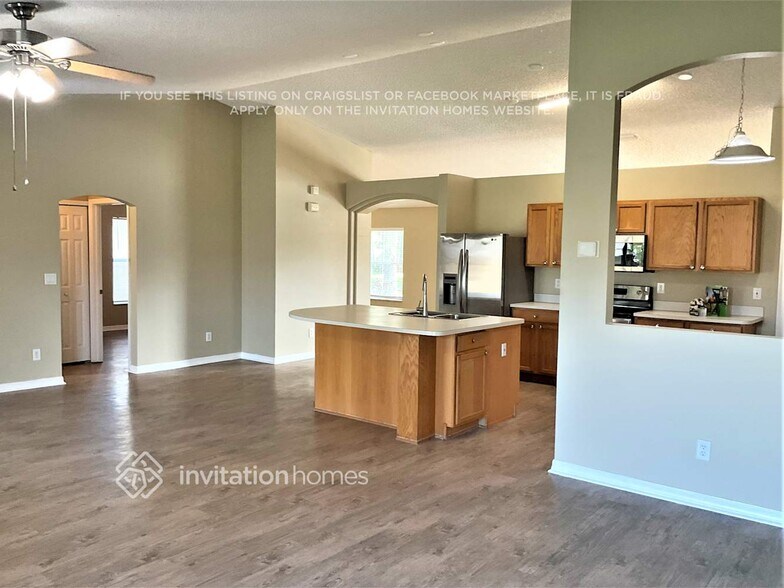 Building Photo - 1712 Laramie Cir