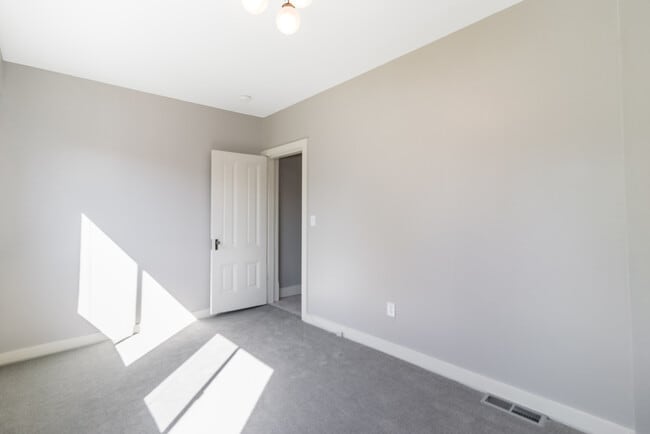 Building Photo - 1830 San Antonio Ave