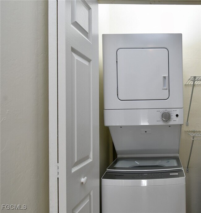 Building Photo - 16 Tangerine Ct