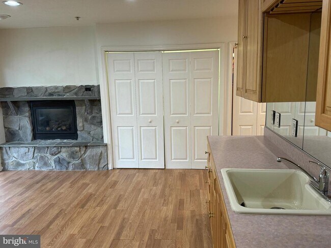 Building Photo - 1943 Harpers Ct