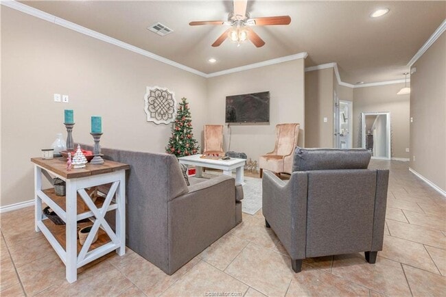 Building Photo - Available August 2026! 4 Bed, 4 Bath in University Heights!!