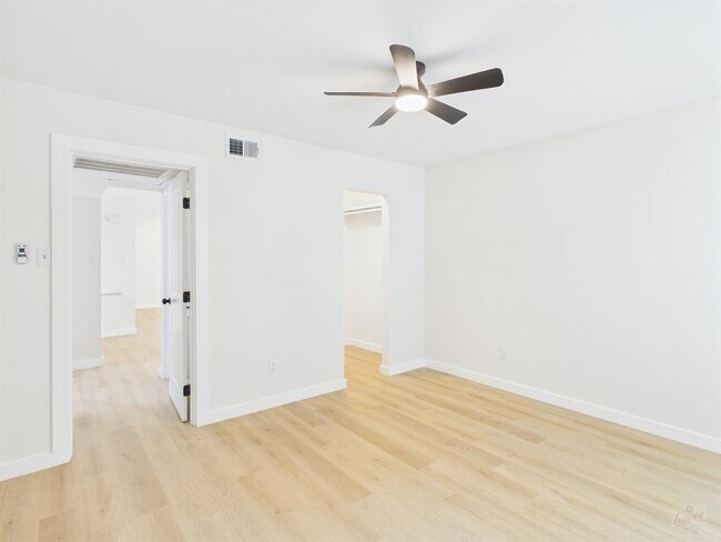 Building Photo - 2124 Burton Dr