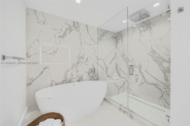 Building Photo - 100 South Pointe Dr