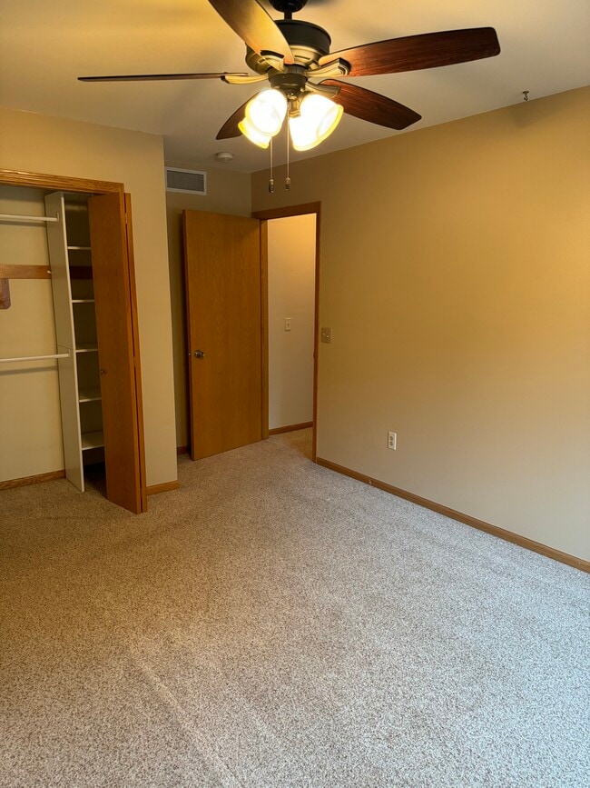 Building Photo - 506 Traveler Ln