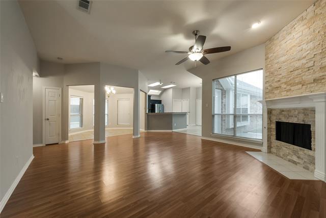 Building Photo - 1152 San Saba Dr