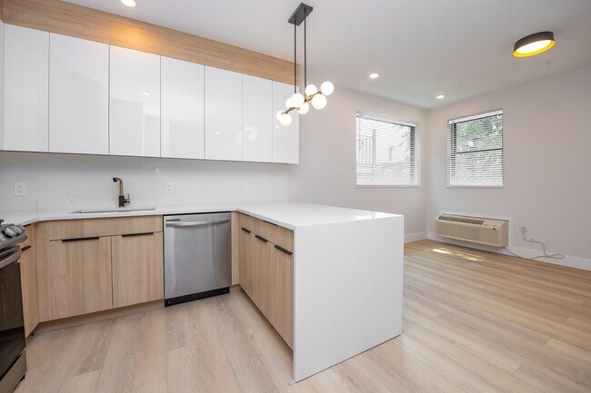 Building Photo - 6710 Park Ave