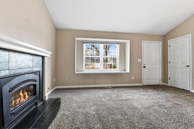 Building Photo - $2,540.95 - 4 Bed, 2 Bath Home in Aurora with Central AC, and In Unit Laundry!