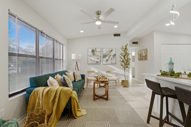 Building Photo - 2111 Bourget Dr