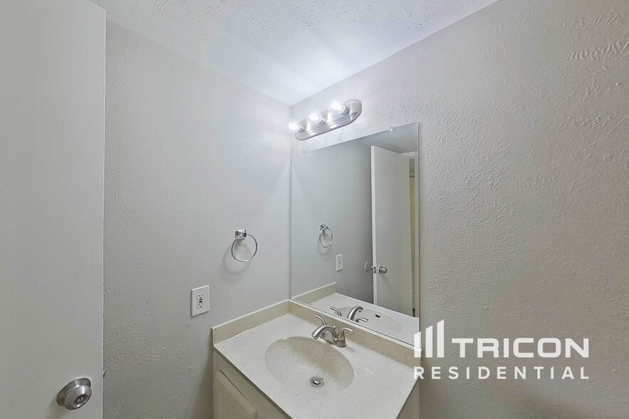 Building Photo - 1818 Pilot Way