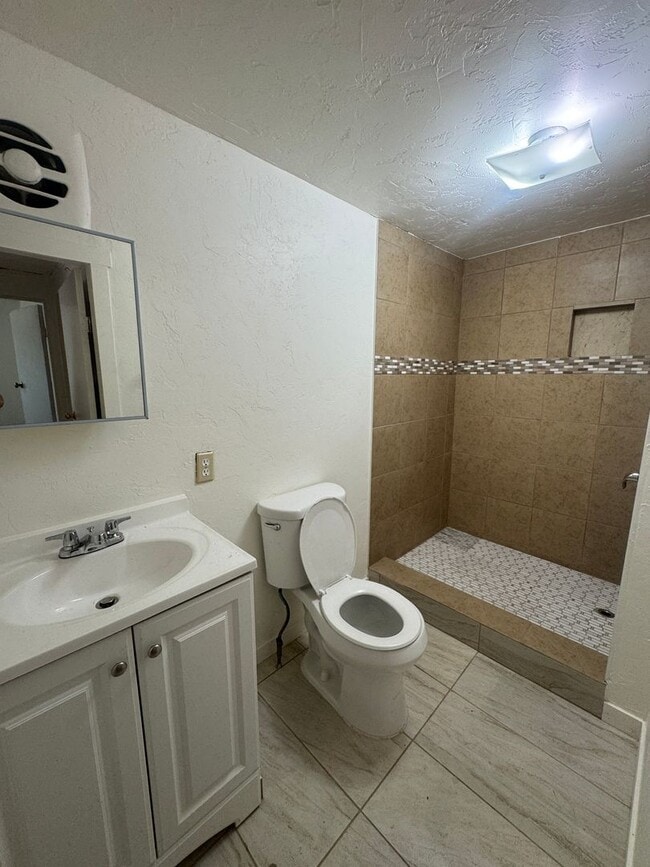 Building Photo - T614