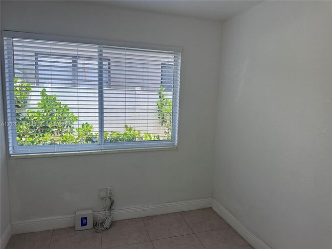 Building Photo - 2806 SW 35th Ave