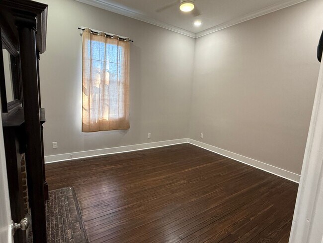 Building Photo - MOVE IN READY