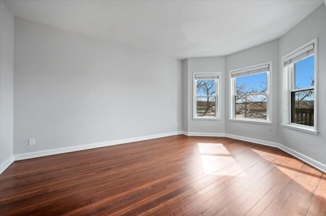 Building Photo - 2939 N Ashland Ave