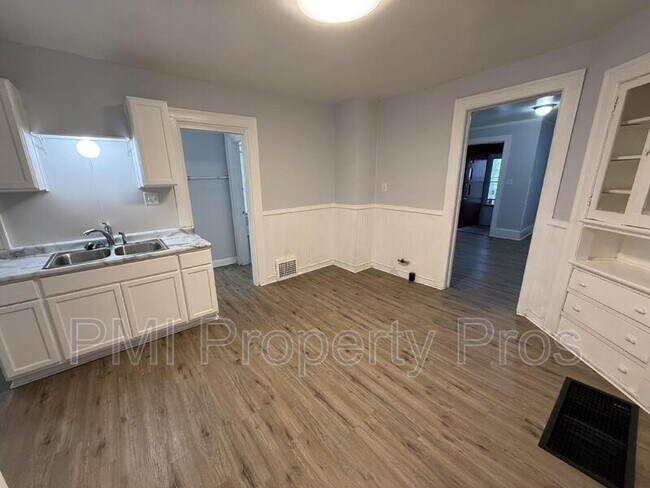 Building Photo - 2853 N Booth St