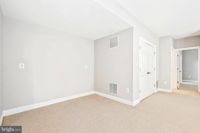Building Photo - 3530 Schuerman House Dr