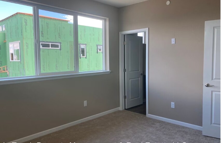 Building Photo - 751 Promenade Dr