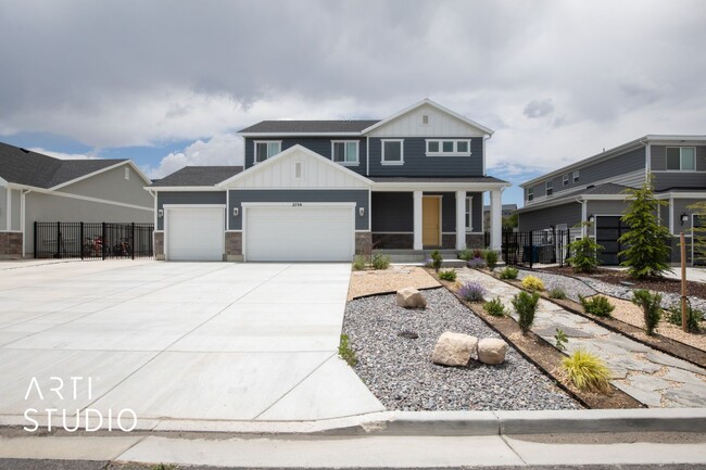 Building Photo - Nearly New Beautiful 3 Bed / 3 Bath Home i...