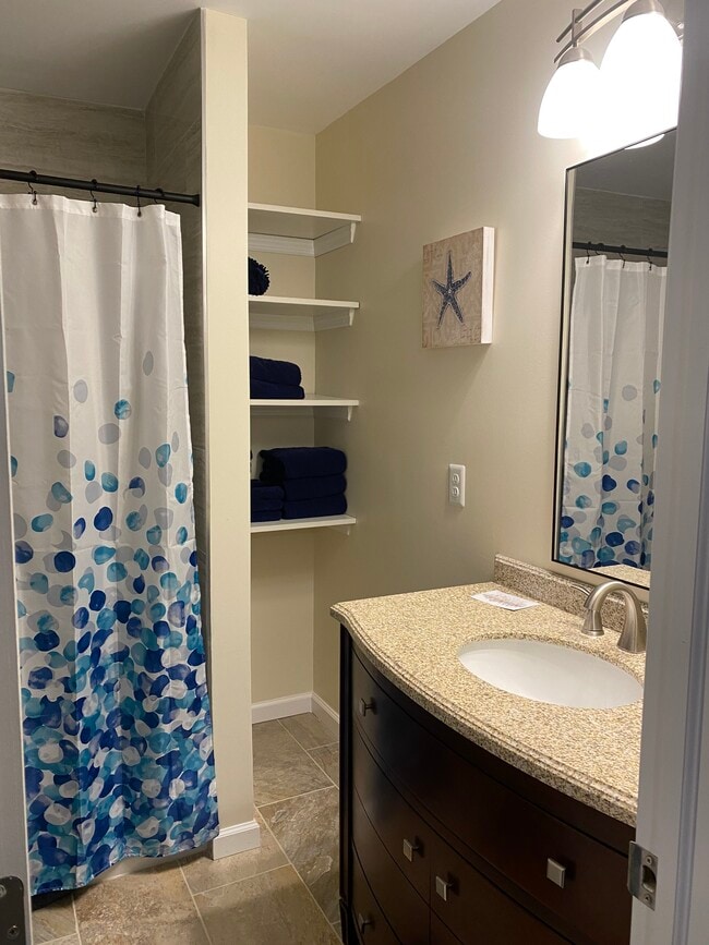 Building Photo - 405 Lossing Ave