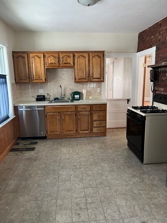 Building Photo - 16 Sullivan Rd