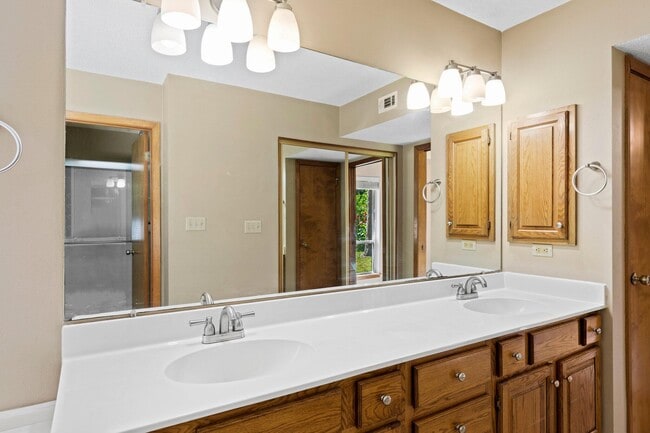 Building Photo - 406 Bally Way